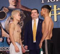 　イバン・バルデラス（右）と顔をあわせる吉良大弥（撮影・佐々木彰尚）