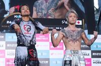 　計量をパスした芦澤竜誠（左）とジョリー（撮影・金田祐二）