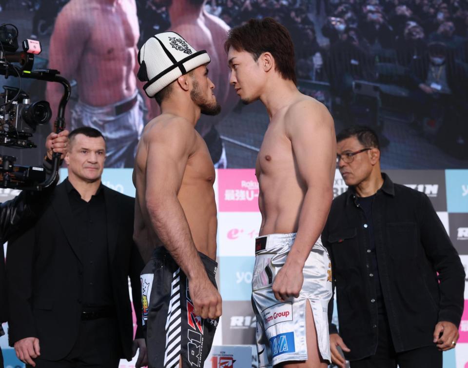 　ミルコ・クロコップ（後方左）、アントニオ・ホドリゴ・ノゲイラ（同右）の立ち合いでにらみ合うラジャブアリ・シェイドゥラエフと朝倉未来（撮影・金田祐二）