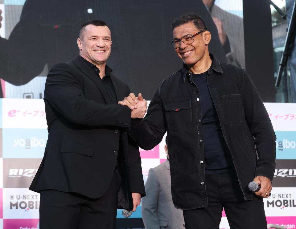 　計量の会場に姿を見せたミルコ・クロコップ（左）とアントニオ・ホドリゴ・ノゲイラ（撮影・金田祐二）