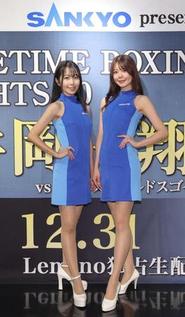 　ＳＡＮＫＹＯブースコンパニオンを務める沙倉しずか（左）と羽瀬萌（撮影・西岡正）