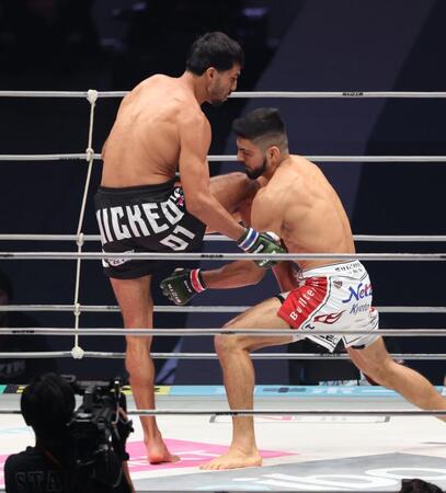 【写真】突き刺さった右ヒザ　ＲＩＺＩＮ騒然　絶対王者がまさかの13秒ＫＯ撃沈