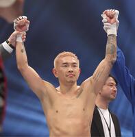 　ＫＯ勝利した井岡一翔（撮影・佐々木彰尚）