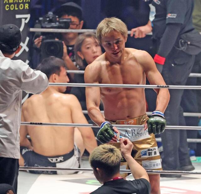 選挙落選から復帰の久保優太、元妻は不在「最終章はソロ活動。“脱サラ