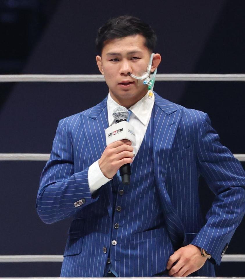 　試合中止を謝罪するＹＡ－ＭＡＮ（撮影・金田祐二）