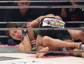 　ラジャブアリ・シェイドゥラエフに捕まる朝倉未来＝１２月３１日