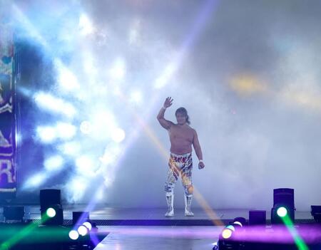 　ファンに別れを告げる棚橋弘至（撮影・金田祐二）