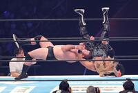 　ＥＶＩＬを投げるウルフアロン（撮影・金田祐二）