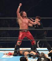 　ＫＯＮＯＳＵＫＥ　ＴＡＫＥＳＨＩＴＡを破り喜ぶ辻陽太（撮影・金田祐二）