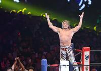 　ファンに別れを告げる棚橋弘至（撮影・金田祐二）