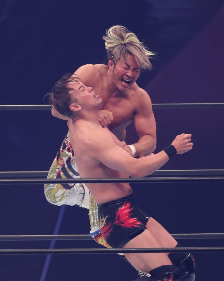 　オカダ・カズチカに立ち向かう棚橋弘至（撮影・金田祐二）