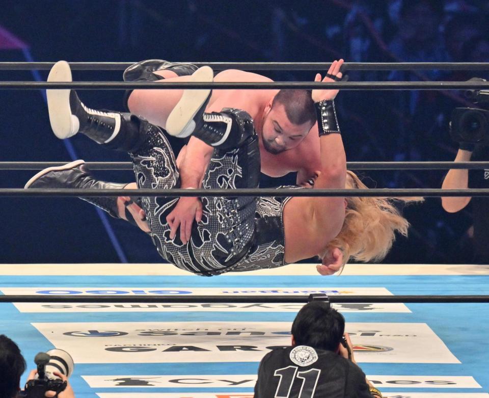 　ＥＶＩＬを投げつけるウルフアロン