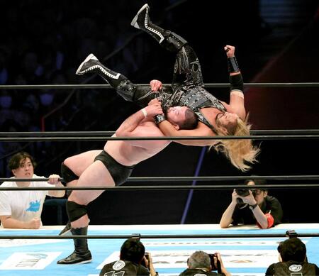 　ＥＶＩＬを投げるウルフアロン