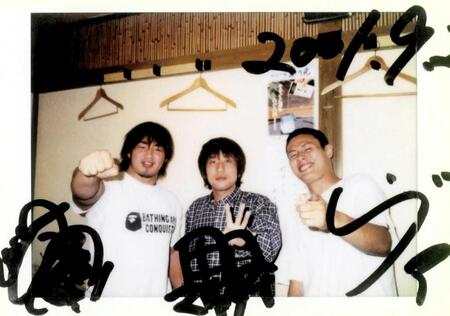 　ＲＷＦ同期の（左から）棚橋、田口真丈さん、松原俊夫さん（田口さん提供）