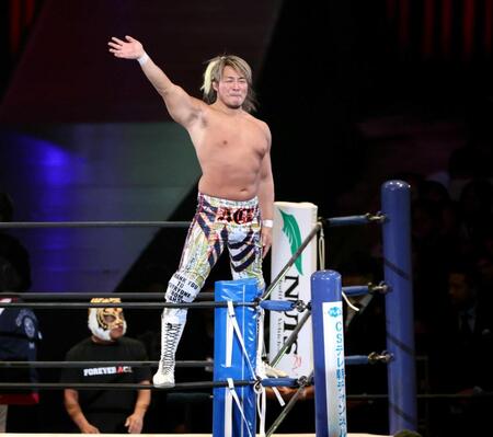 　コーナーで感極まる棚橋弘至（撮影・金田祐二）