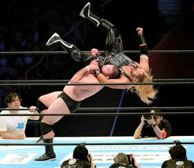 　ＥＶＩＬを投げるウルフアロン