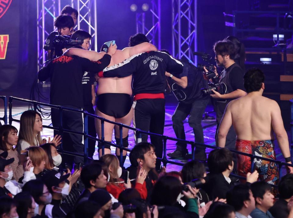 　引き上げるウルフアロン