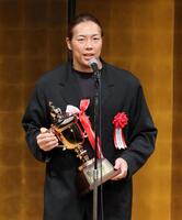 　受賞の喜びを語るＫＯＮＯＳＵＫＥ　ＴＡＫＥＳＨＩＴＡ（撮影・棚橋慶太）