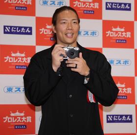 　殊勲賞のＫＯＮＯＳＵＫＥ　ＴＡＫＥＳＨＩＴＡ（撮影・棚橋慶太）