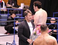 　新ヘアスタイルで大会に初登場した新日本の棚橋弘至社長