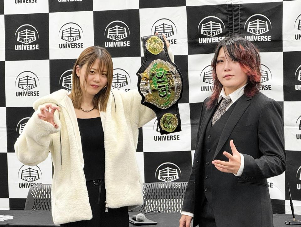 デビュー１５周年記念大会でＧＨＣ女子王座の初防衛戦に臨む岩谷麻優（左）と挑戦者・林下詩美