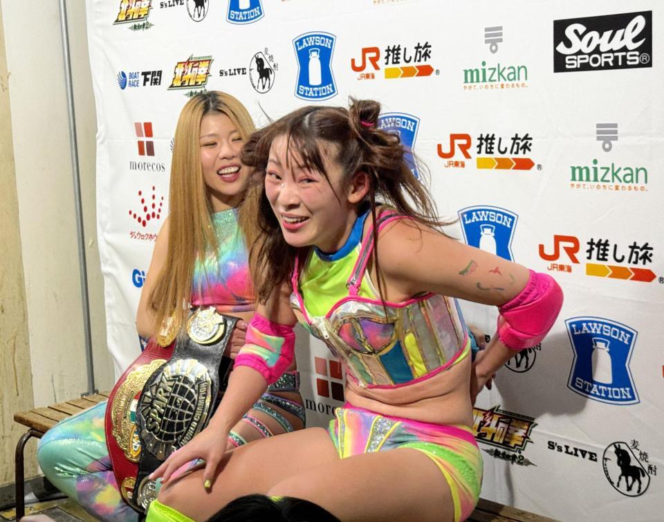 ２冠女王・朱里に玉砕したフワちゃん（右）とパートナーの葉月