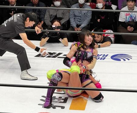 初遭遇のフワちゃんをサソリ固めで絞り上げてギブアップを奪った朱里