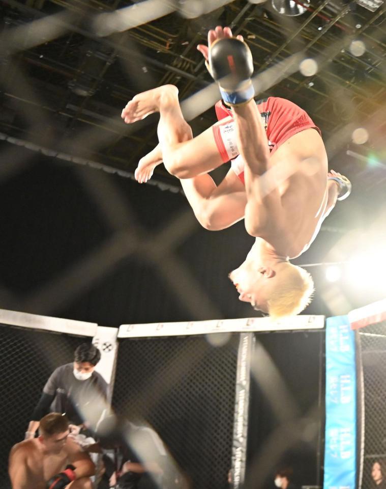 信原空を破り歓喜の太陽（撮影・持木克友）