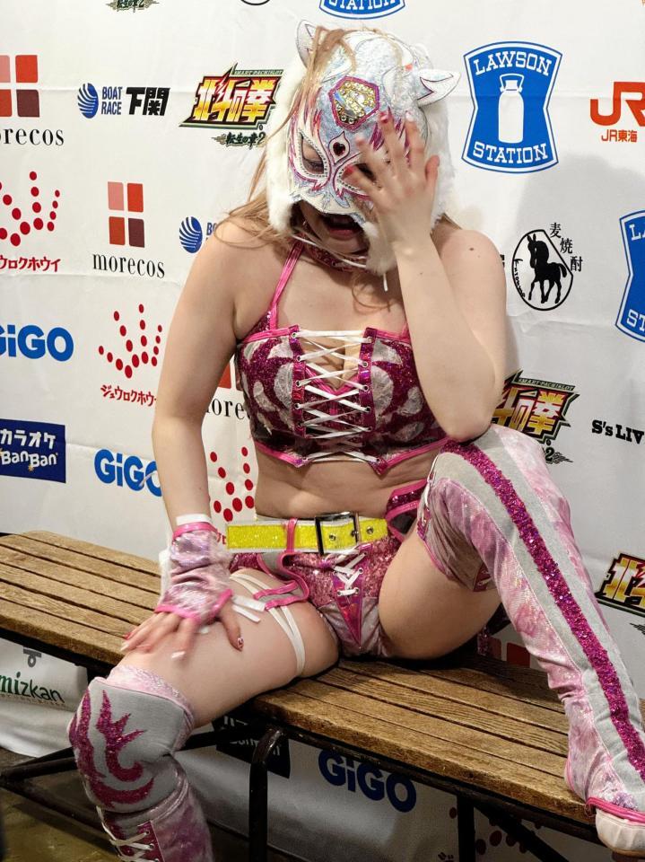 前哨戦で上谷沙弥にマスクを奪われ、あわや素顔をさらしかけたスターライト・キッド