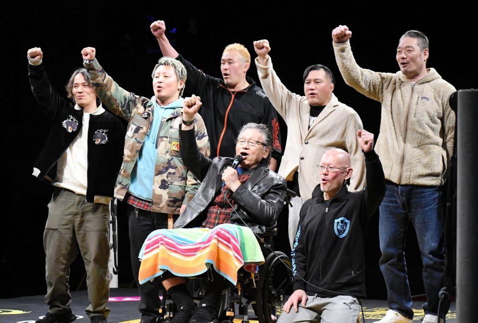 　「天龍祭」でトークショーを行った天龍源一郎（前列左）