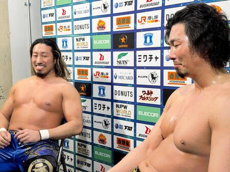 激しくやり合った試合後のバックステージで、異例の会談を行った辻陽太（左）とジェイク・リー