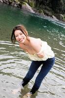 藤渡小百合ファースト写真集「ノーガード」（玄光社刊、撮影・清田大介）より