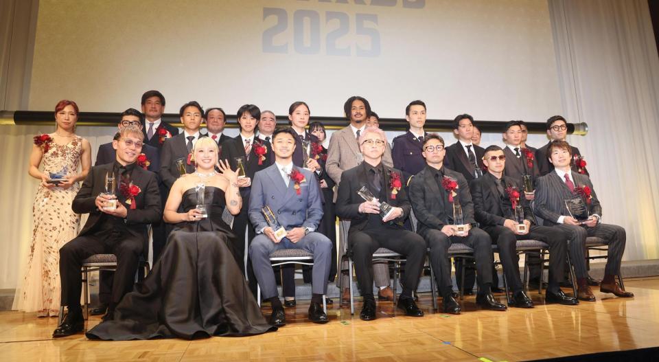 年間表彰に出席した（前列左から）堤聖也、晝田瑞季、中谷潤人、井上尚弥、井上拓真、矢吹正道、寺地拳四朗ら（撮影・佐々木彰尚）