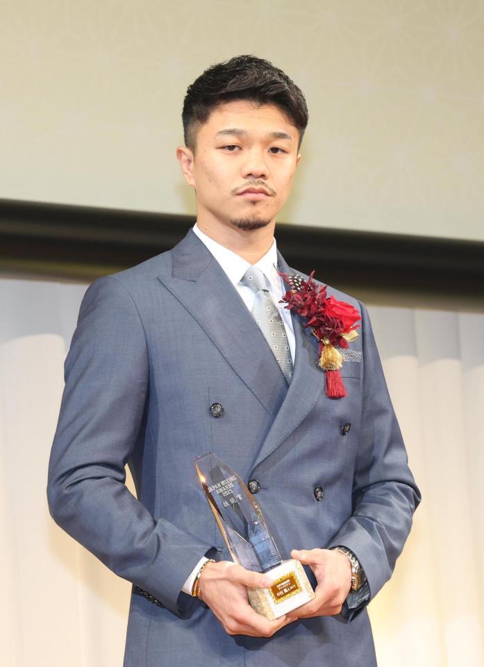 技能賞の中谷潤人（撮影・佐々木彰尚）