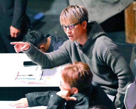 田中雄士に不快感を滲ませる萩原裕介