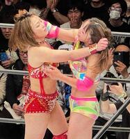 　恩人のＳａｒｅｅｅ（左）との試合後、ビンタを食らわせて一触即発となったフワちゃん