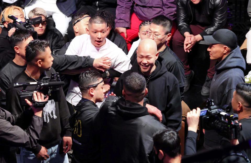 ブレイキングダウン１９のオーディションに登場した横濱燈番街が誠（右）らと揉める