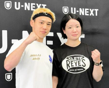 　昨年８月に亡くなった神足茂利さんのＴシャツを着て公開練習を行った飯村樹輝弥（左）と妻・真成美トレーナー