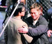 対戦が決まった啓之輔（左）とヒロ三河