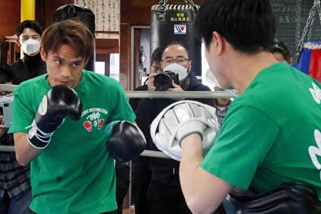 　世界戦に向け練習する高田勇仁