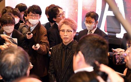 記者の質問に答える井上尚弥（撮影・佐藤厚）