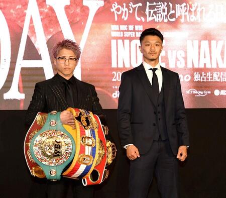 火花を散らす井上尚弥（左）と中谷潤人（撮影・佐藤厚）