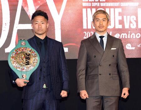 闘志を漲らせる井上拓真（左）と井岡一翔（撮影・佐藤厚）