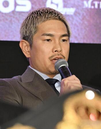 井上拓真との対戦に向け、意気込みを語る井岡一翔