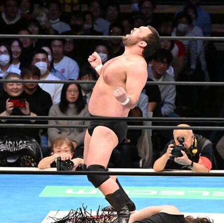 雄たけびを上げるウルフアロン