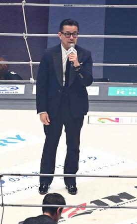 今後の日程を発表する榊原ＣＥＯ（撮影・持木克友）