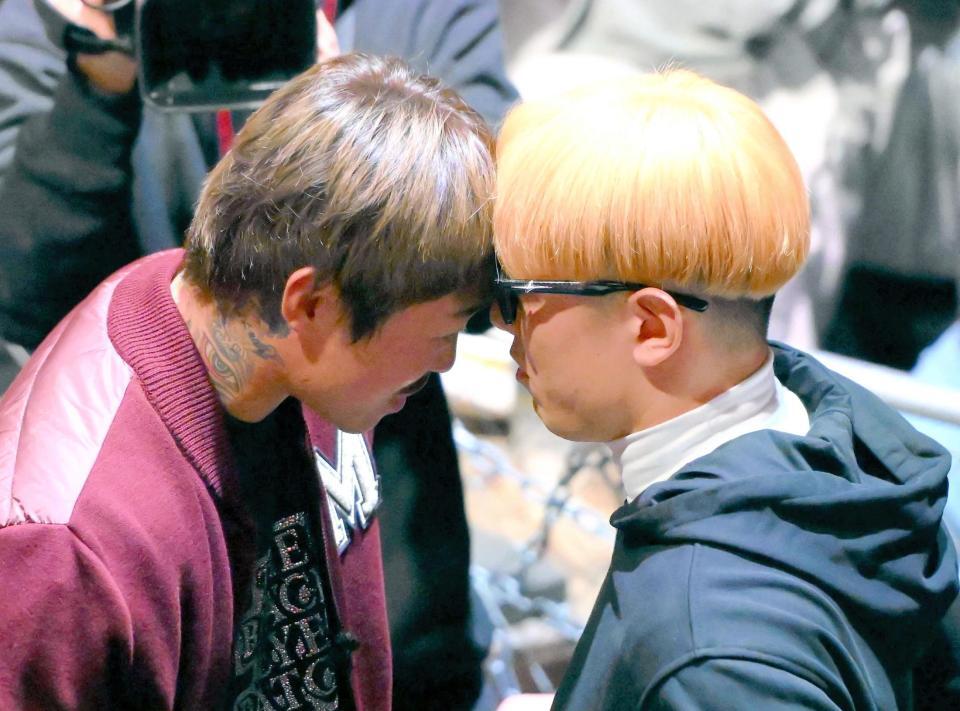 対戦が決まった芦澤竜誠（左）と井原良太郎