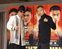 ファイティングポーズを決めるノニト・ドネア（左）と増田陸（撮影・西岡正）