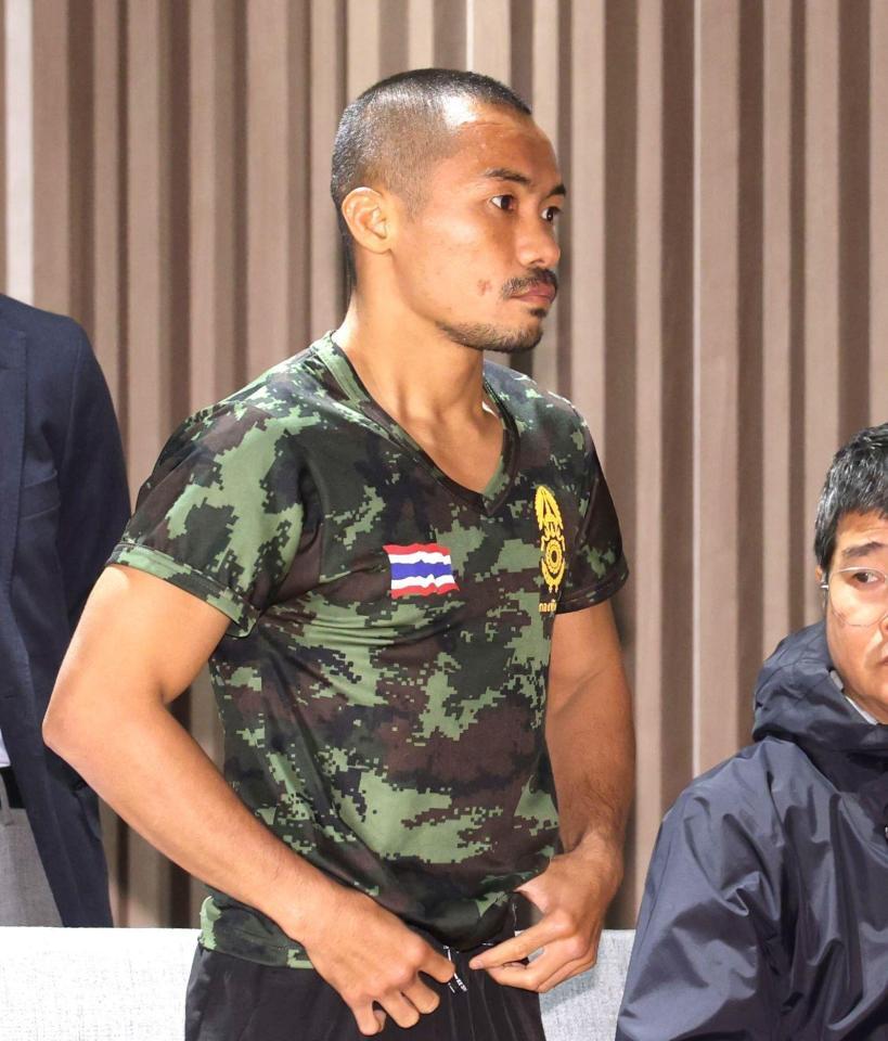 前日計量に臨むノックアウト・ＣＰ・フレッシュマート（撮影・西岡正）