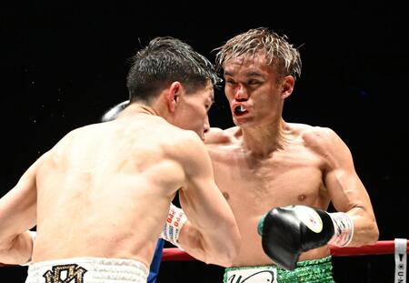 ７回、松本流星（左）を攻める高田勇仁